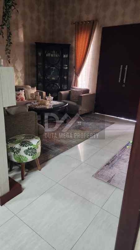 dijual rumah 3 lantai di modernland tangerang