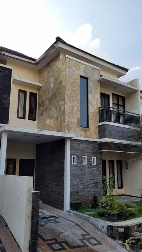 dijual rumah abdul gani atas