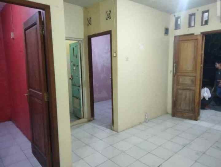 dijual rumah apa ada nya lokasi strategis di perumahan