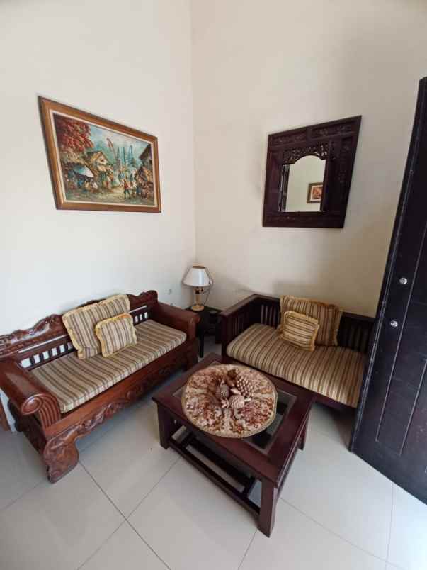 dijual rumah araya