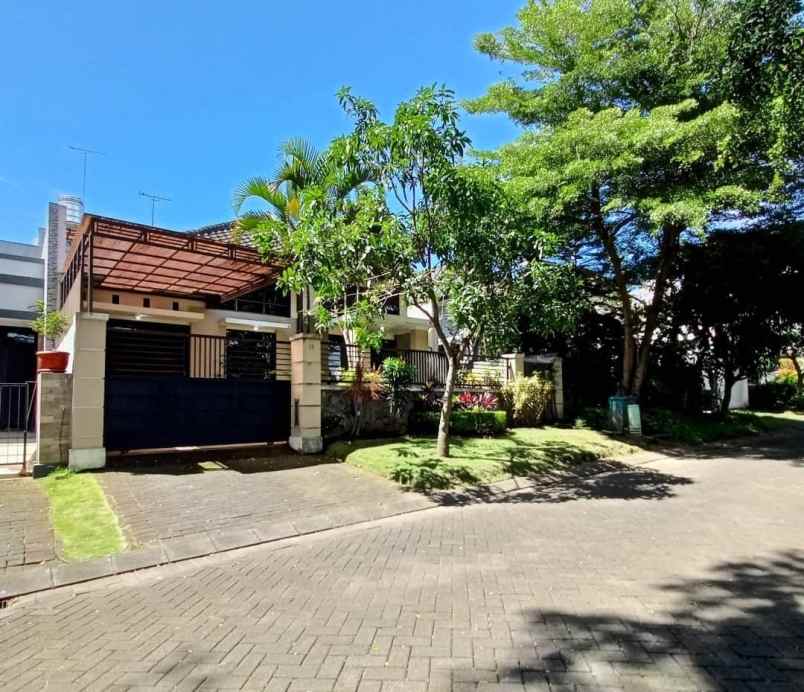 dijual rumah araya