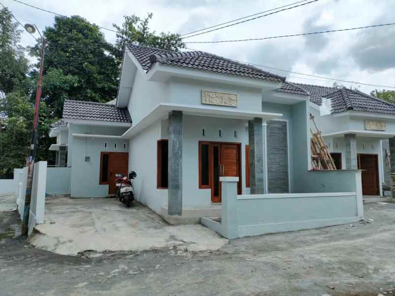 dijual rumah argokaton kec seyegan kab