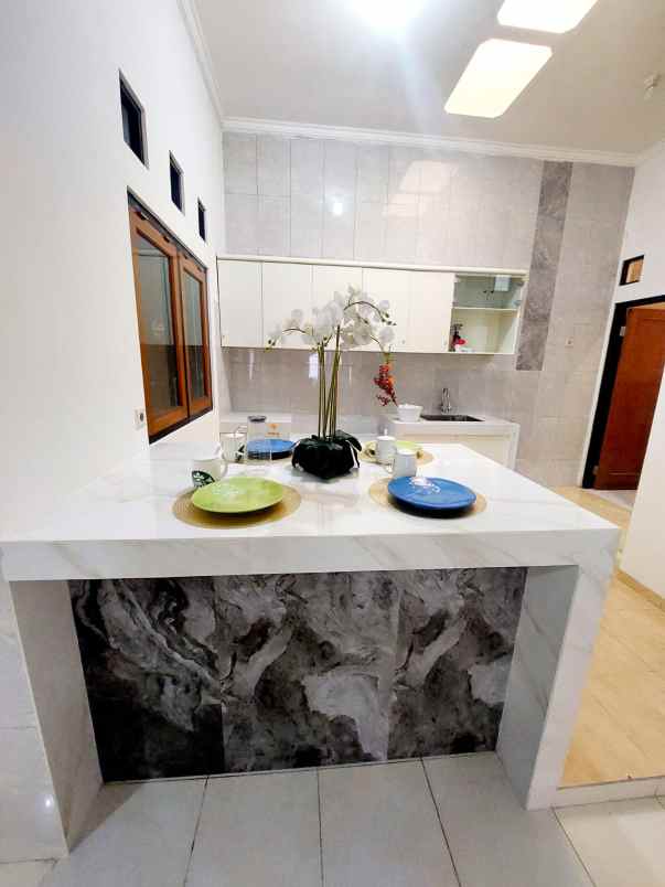 dijual rumah babatan pratama wiyung