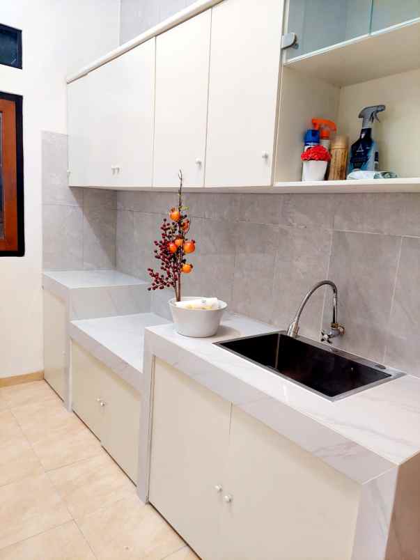 dijual rumah babatan pratama wiyung