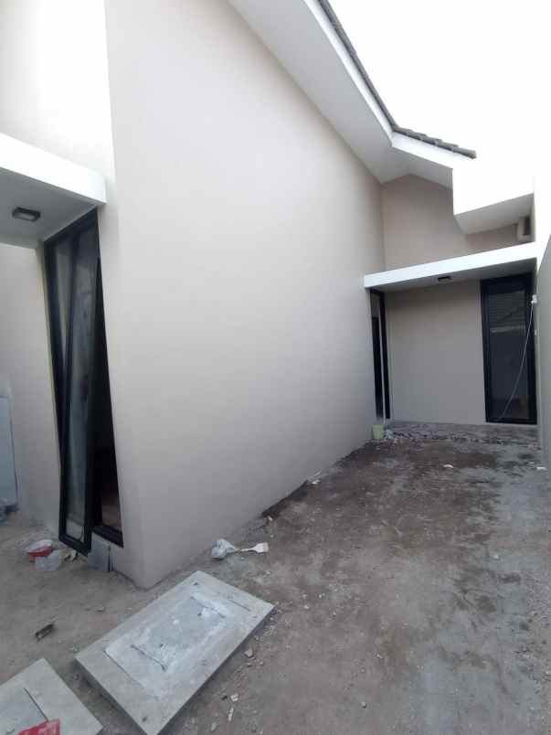 dijual rumah bakungan