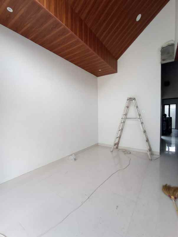 dijual rumah bakungan