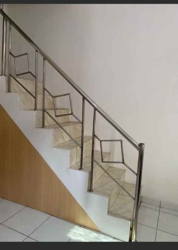 dijual rumah bambu apus