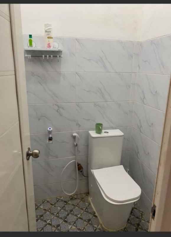 dijual rumah bambu apus