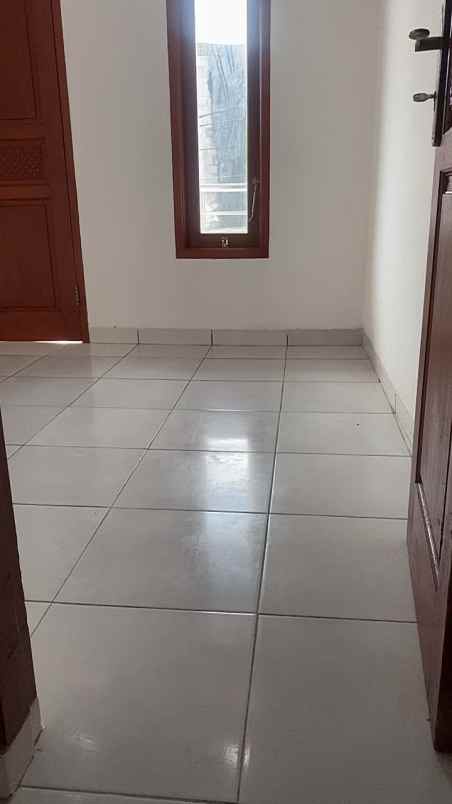 dijual rumah bambu apus