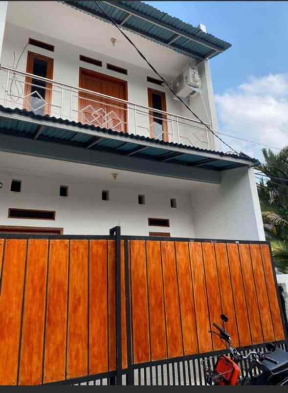 dijual rumah bambu apus