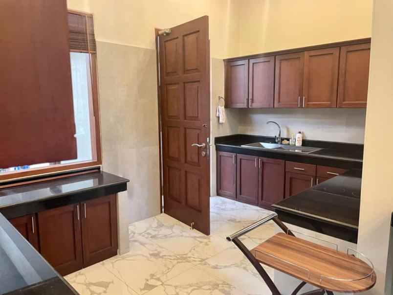 dijual rumah baron kota surakarta