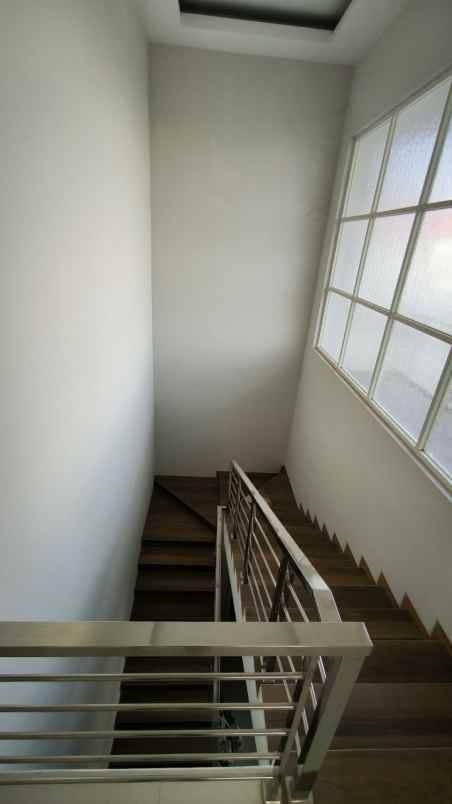 dijual rumah baru gress araya 2 siap huni row 3 mobil