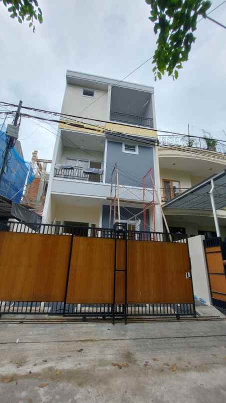 dijual rumah belakang mall kelapa