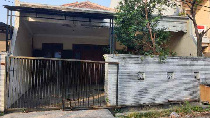 dijual rumah bratang gede