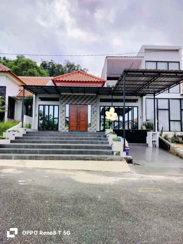 dijual rumah bukit indah sukajadi