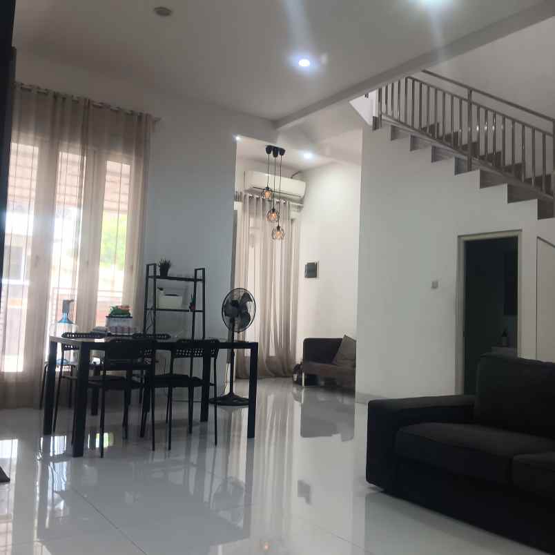 dijual rumah caman
