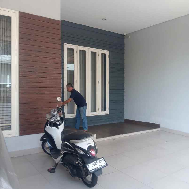 dijual rumah caman