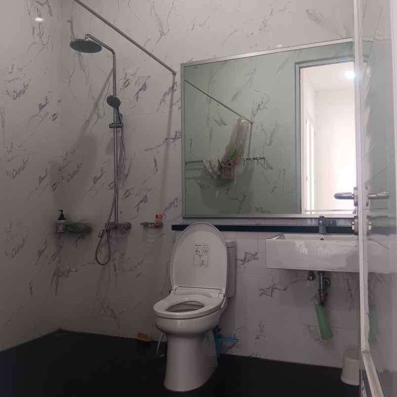 dijual rumah caman