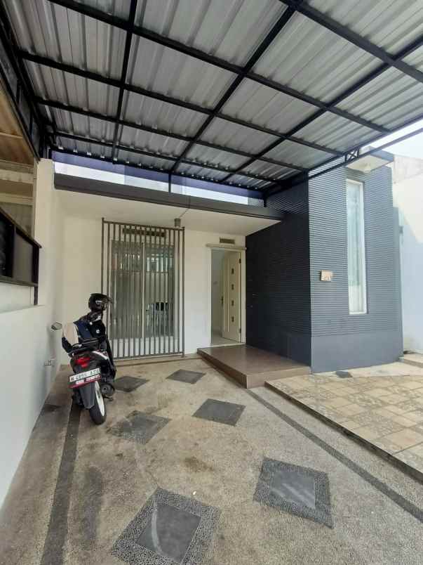 dijual rumah cantik lokasi permata jingga suhat malang