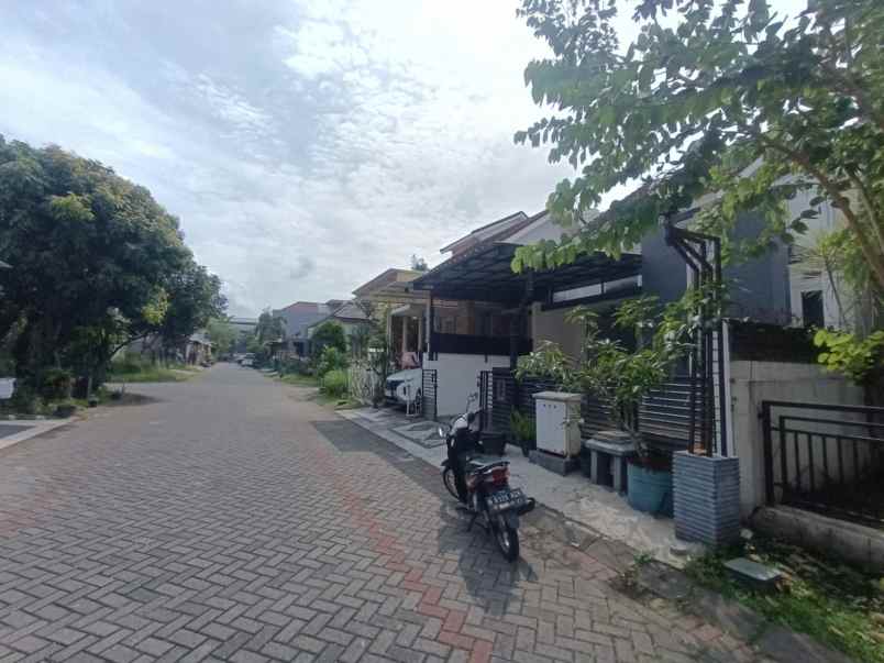 dijual rumah cantik lokasi permata jingga suhat malang
