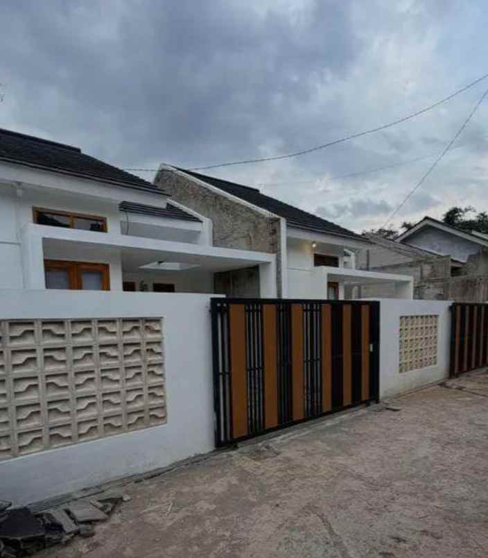dijual rumah cibolerang cinunuk
