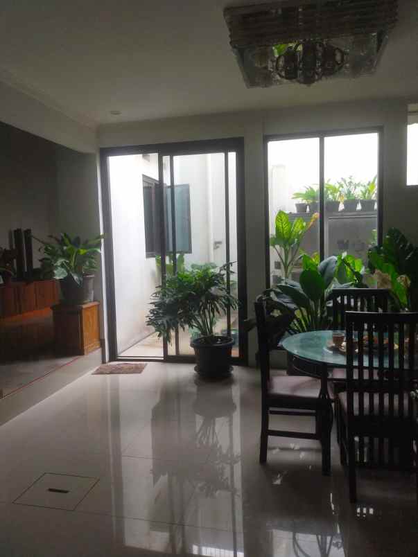 dijual rumah cilangkap
