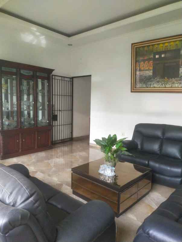 dijual rumah cilangkap