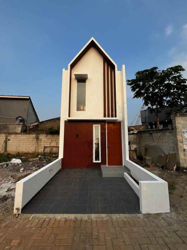dijual rumah cilangkap