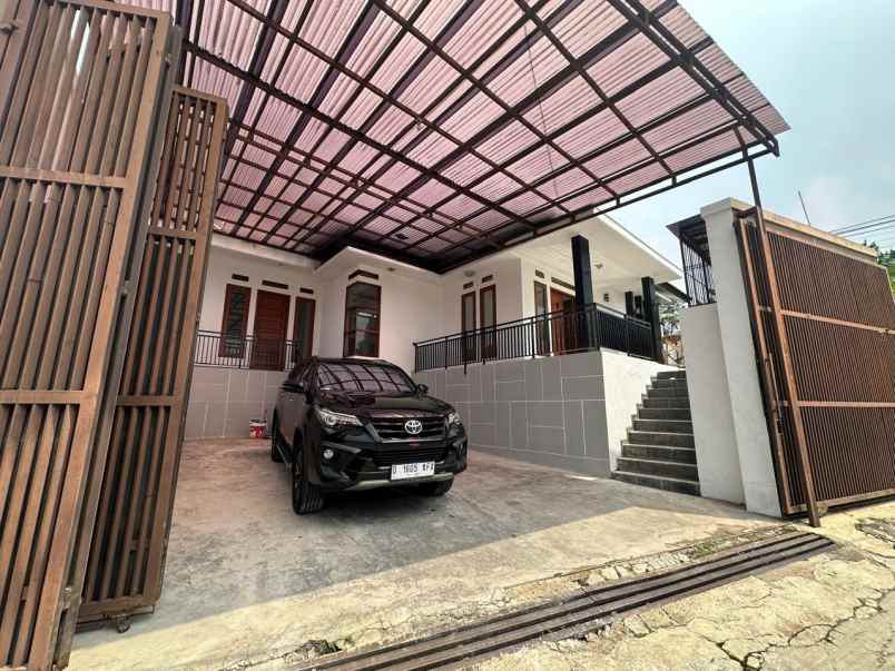 dijual rumah cipageran