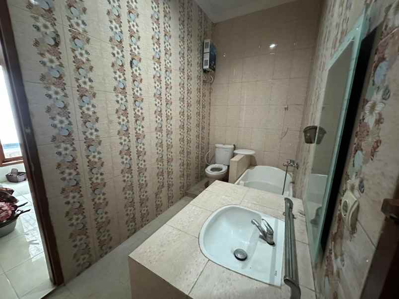 dijual rumah cipageran