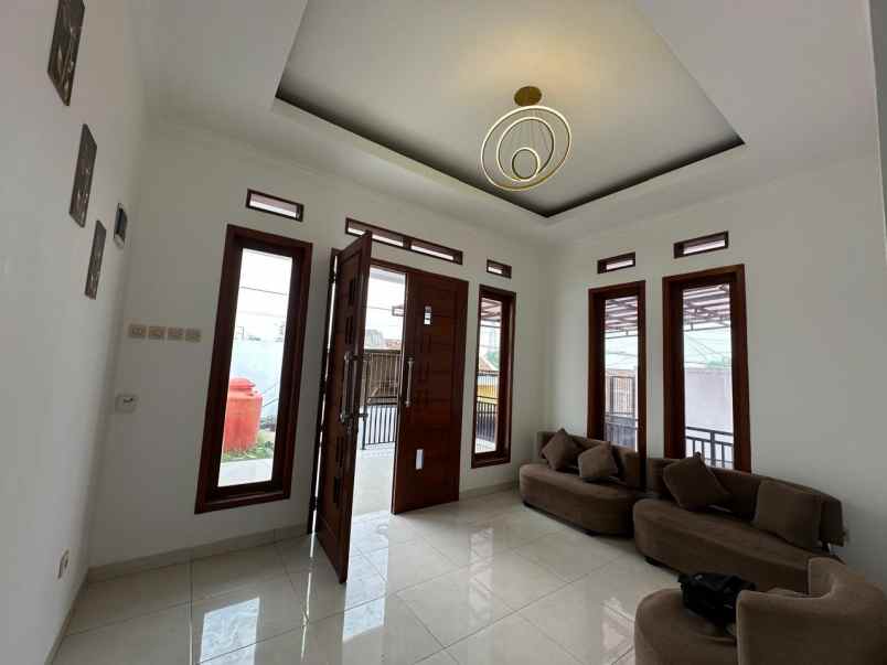 dijual rumah cipageran