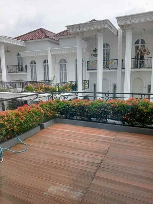 dijual rumah ciracas