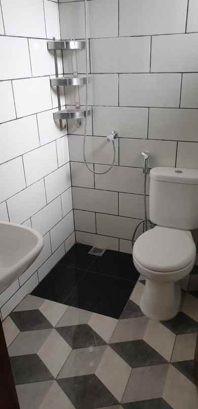 dijual rumah ciracas