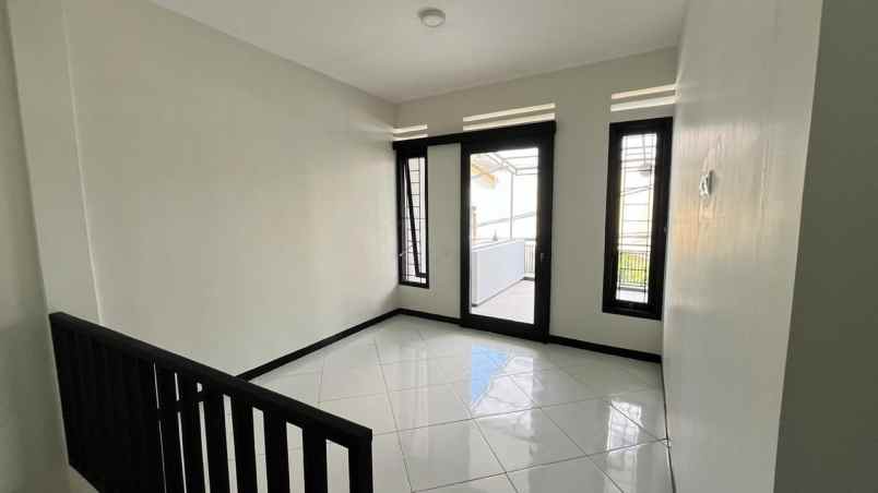 dijual rumah ciwaruga bandung