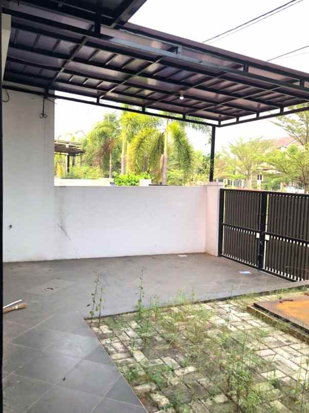 dijual rumah cluster aralia harapan