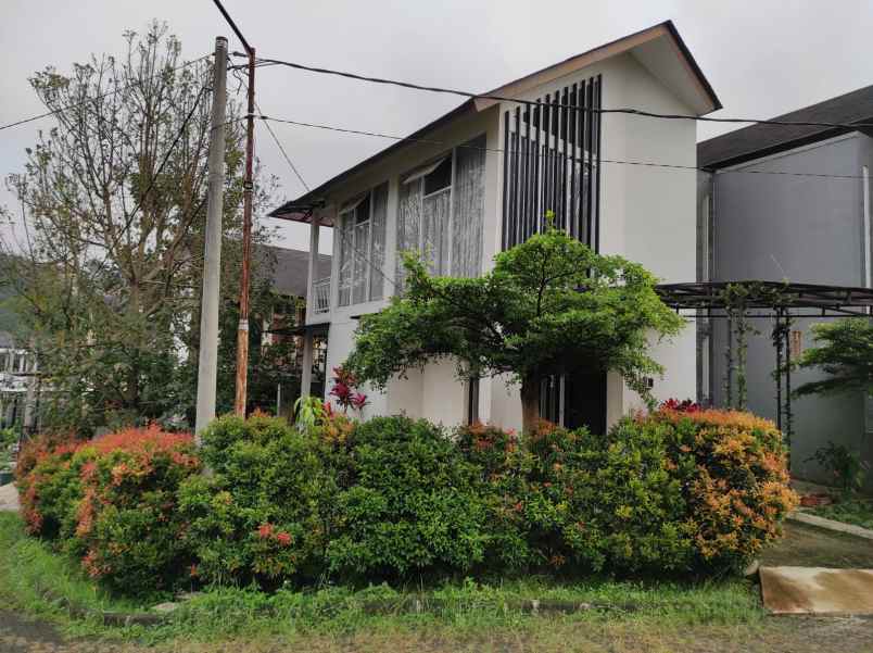 dijual rumah cluster capitol dago