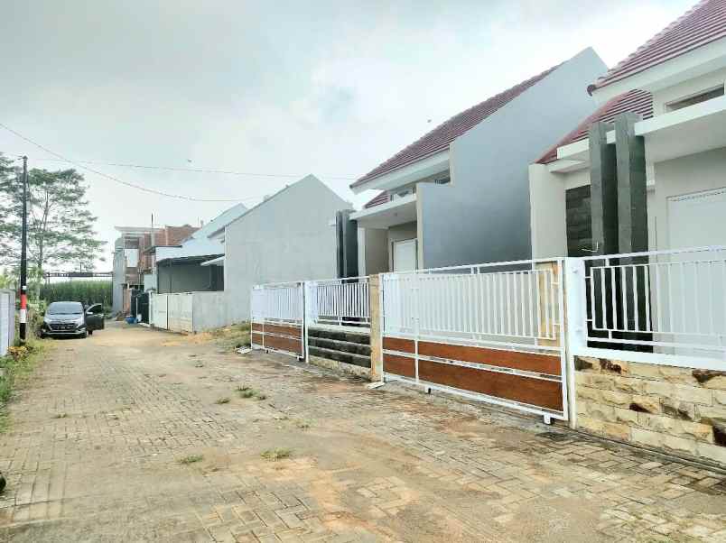 dijual rumah cluster istana bandara