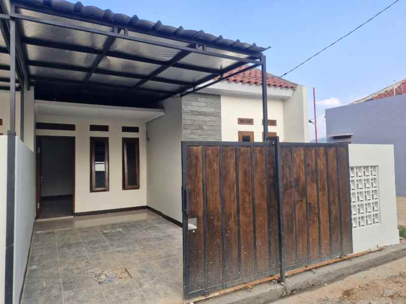 dijual rumah cluster lisvie village