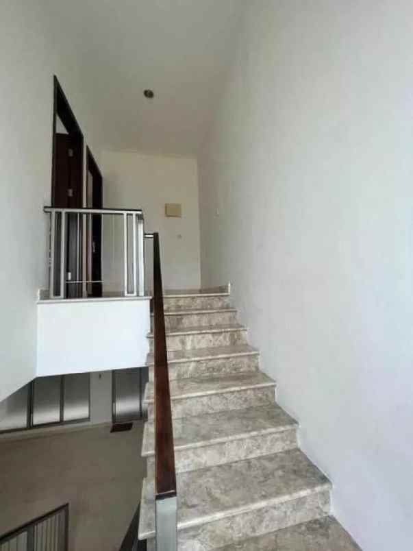 dijual rumah cluster orchestra beach