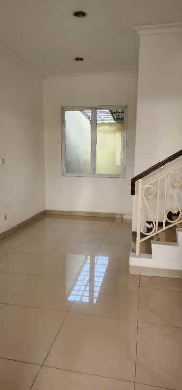 dijual rumah cluster south thames