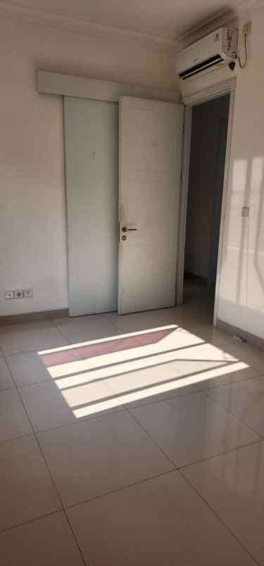 dijual rumah cluster south thames