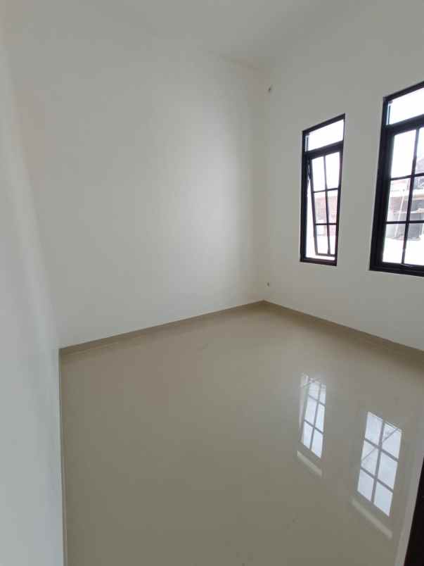 dijual rumah cluster villa cemara asri