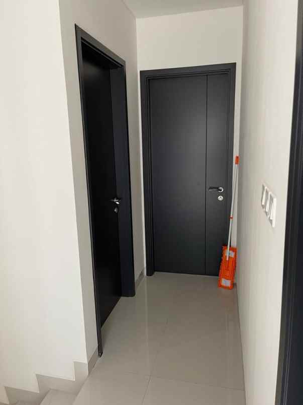 dijual rumah cluster wisteria metland