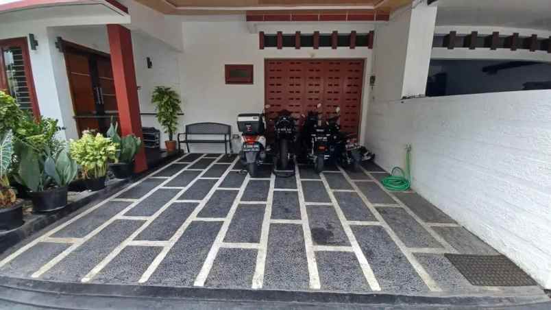 dijual rumah dalam cluster di mampang prapatan