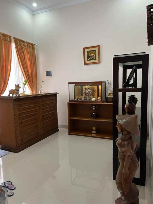 dijual rumah damai village ciganjur kec