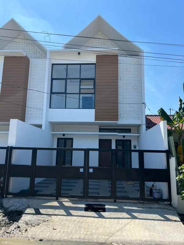 dijual rumah darmo harapan indah