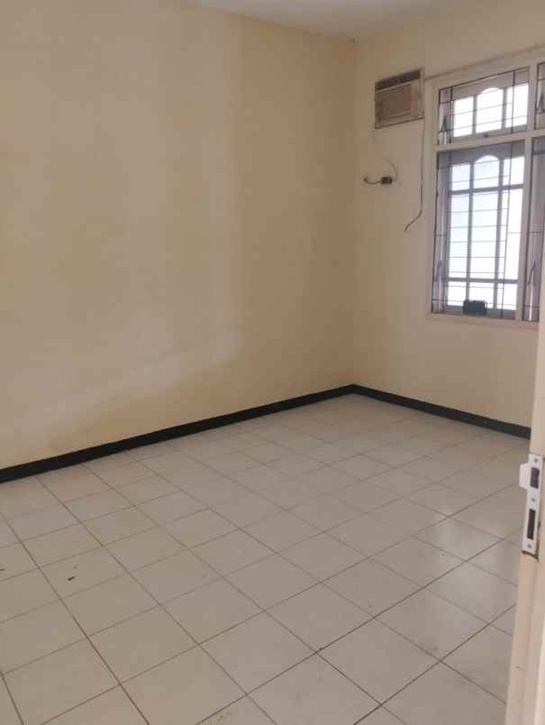 dijual rumah darmo permai utara