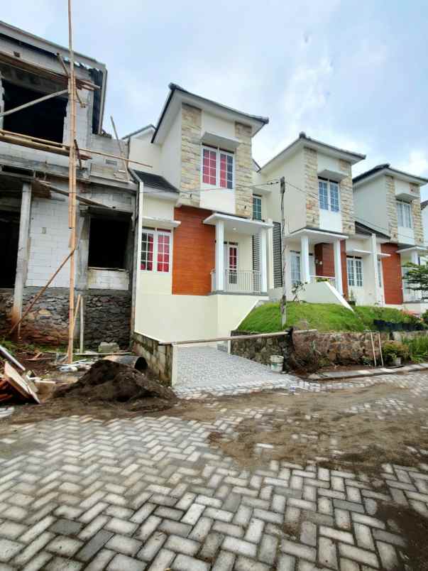 dijual rumah dau