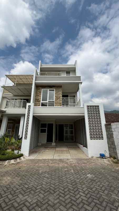 dijual rumah de terrace villa