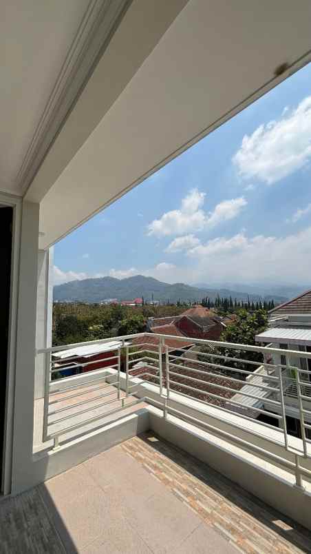 dijual rumah de terrace villa